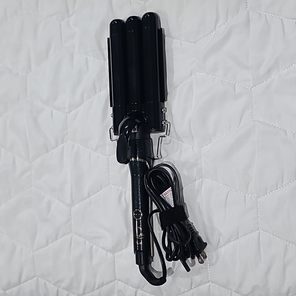 NIB Lucky Fine Triple Barrel curling iron